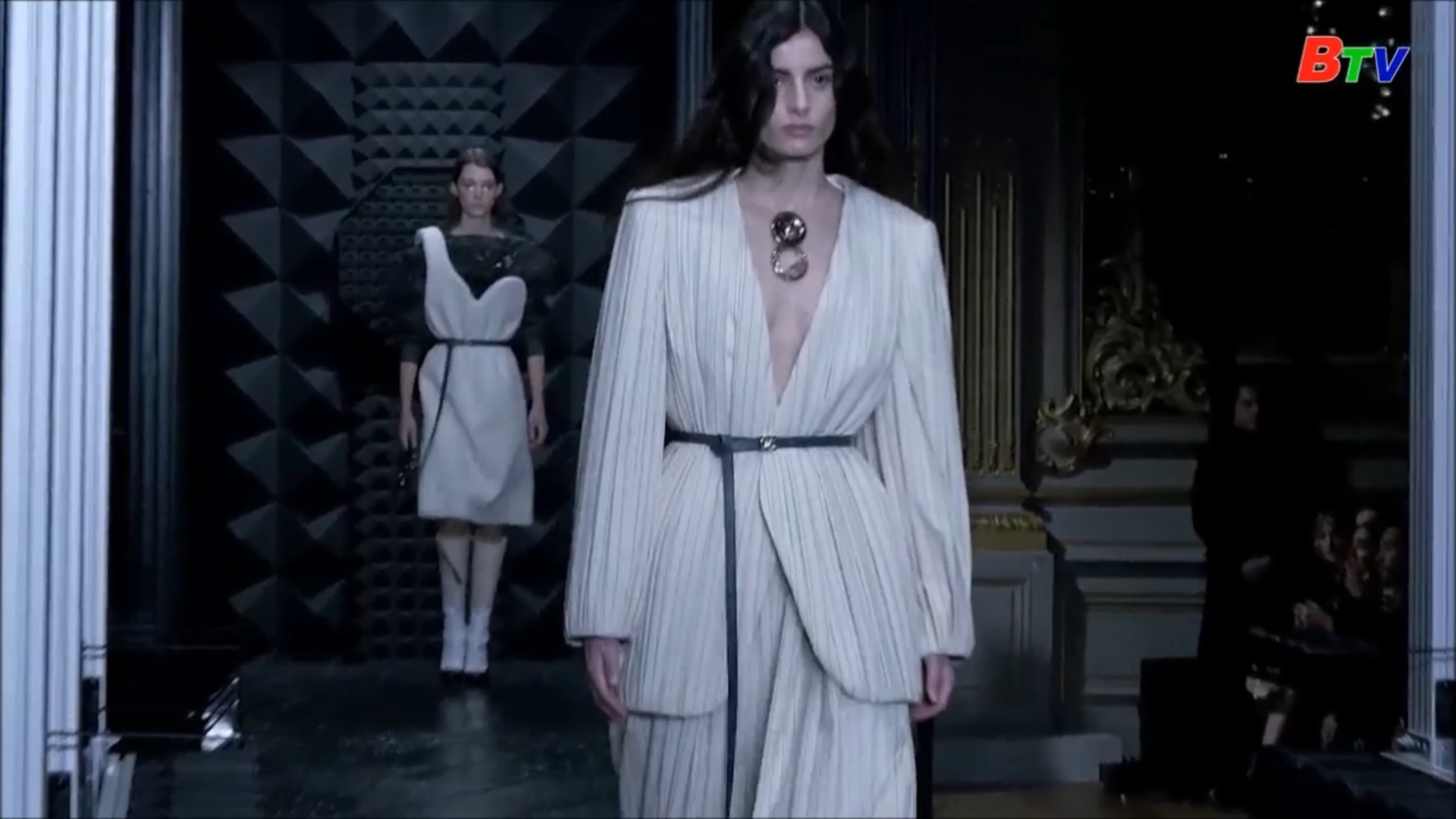 Louis Vuitton tôn vinh phong cách Pháp trong bộ sưu tập thu đông